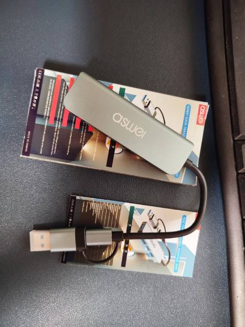 Vỏ nhôm chắc chắn, tốc độ truyền nhanh và ổn định.
Hub ASWEI có 2 đầu vào là USB và Type-C chuyển đổi 2 trong 1 rất tiện.
Nhỏ gọn, dễ sử dụng, độ hoàn thiện sản phẩm cao.
Thời gian sử dụng lâu, sản phẩm rất mát.
Giao hàng nhanh.Đóng gói cẩn thận.
Mình rất hài lòng về sản phẩm hub 4in1 này.Giá thành quá hợp lý. Nên dùng.