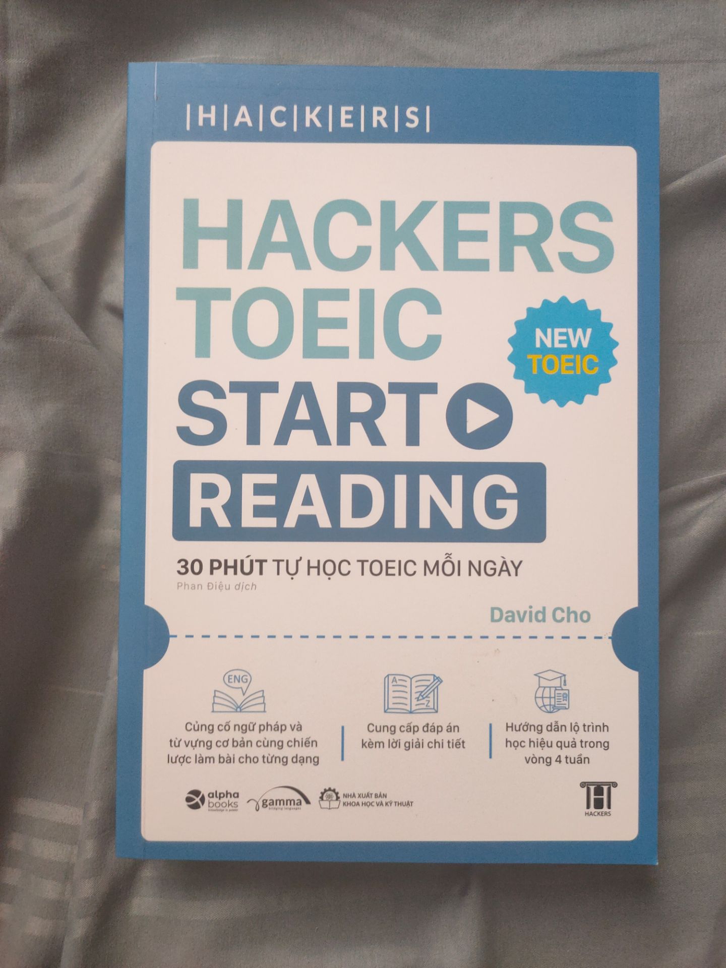 Giao hàng nhanh. Bao bọc sách rất cẩn thận. Sách đẹp và mới. Từ nay chăm học hơn. Mình sẽ học thử sách xem sách có hiệu quả thật sự không? Nếu thật sự tốt mình sẽ review nha!!!!