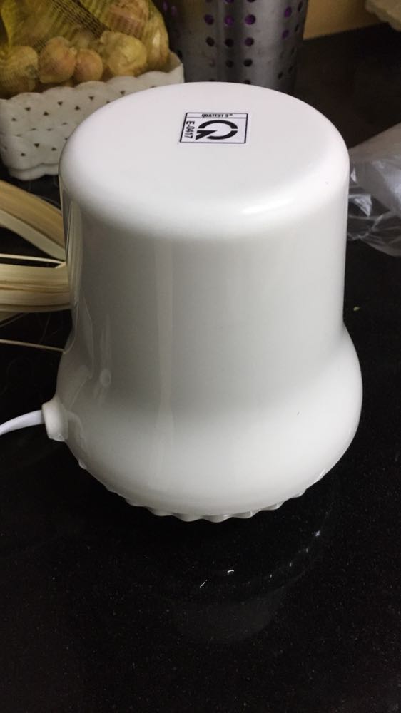 Hàng KHÔNG ĐÚNG mô tả. Thực sự máy ko thích hợp xay thịt như người bán mô tả. Ngay bao bì cũng chỉ nói là xay rau quả, hành tỏi. Tuy người bán giới thiệu là máy xay thịt nhưng quý khách ko nên dùng.
Máy dùng xay hành tỏi thì OK, nhưng xay thịt rất ko phù hợp. Máy yếu