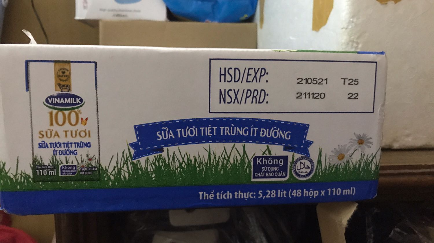Được làm từ 100% sữa bò tươi nguyên chất từ những nông trại rộng lớn trải dài khắp Việt Nam, giàu các dưỡng chất tự nhiên, tươi ngon & bổ dưỡng.
• Bổ sung Vitamin D3 theo chuẩn EFSA Châu Âu giúp hỗ trợ miễn dịch, cho cả gia đình thêm khỏe mạnh để luôn sẵn sàng làm tốt những công việc quan trọng mỗi ngày.
Sản phẩm tốt chất lượng, uy tín, hạn sử dụng lâu, có dịp sẽ mua ủng hộ tiếp