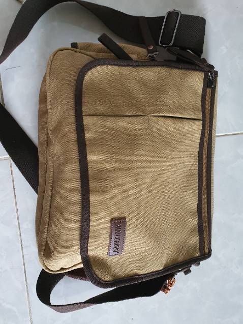 Đúng mẫu, túi chất lượng, dày, khóa chắc chắn, mọi thứ ok chỉ có cái giao hàng chậm quá.