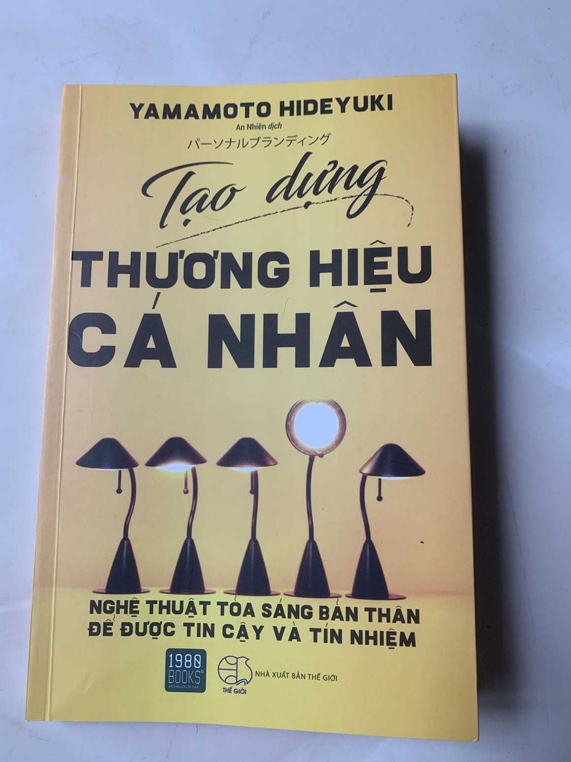 /đây là 1 trong những chủ đề mà mình rất thích đọc và nghiên cứu. Nội dung rất hữu ích, tác giả phân tích rất kỹ về việc thiết lập thương hiệu cá nhân. Sách mới hoàn toàn. Trên tiki mình luôn tìm đc những quyển sách hay và giao hàng cũng nhanh :)