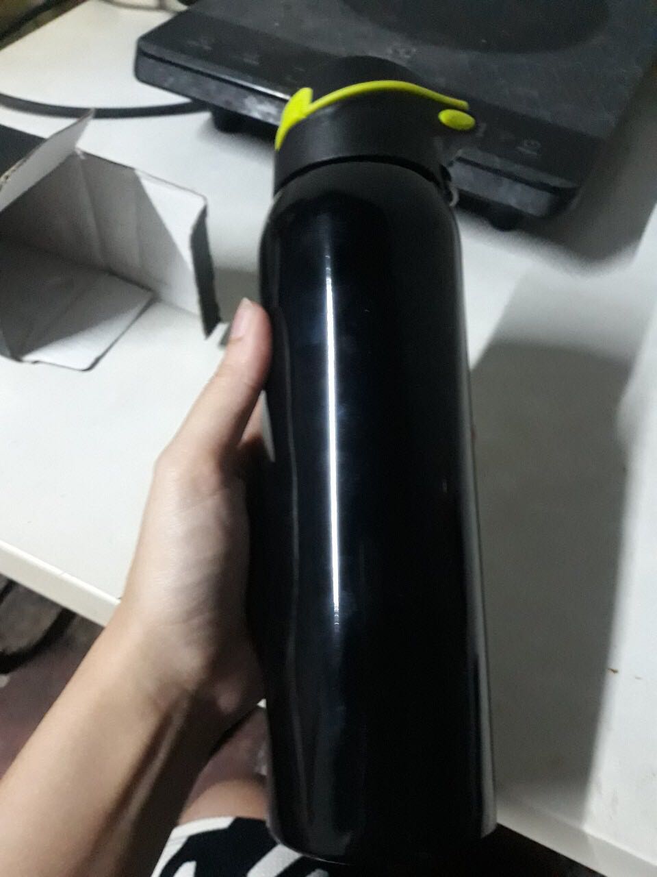 Thấy một bạn review bình của bạn có thương hiệu bình.
Thấy đề hàng chính hãng, nhưng nhận được bình nước cực kỳ thất vọng, không có tên nhãn mác gì quanh bình, nắp bình hơi hở. Giờ mình muốn trả lại hàng thì làm cách nào ạ!