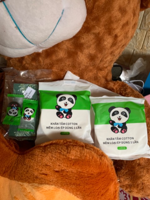 Giao hàng nhanh chóng, đóng gói cẩn thận, shop cho thêm túi giấy đựng nhỏ xinh xắn. Chưa sử dụng nên không đánh giá được chất lượng. Mua lần 2 vói giá khuyến mãi tuyệt vời