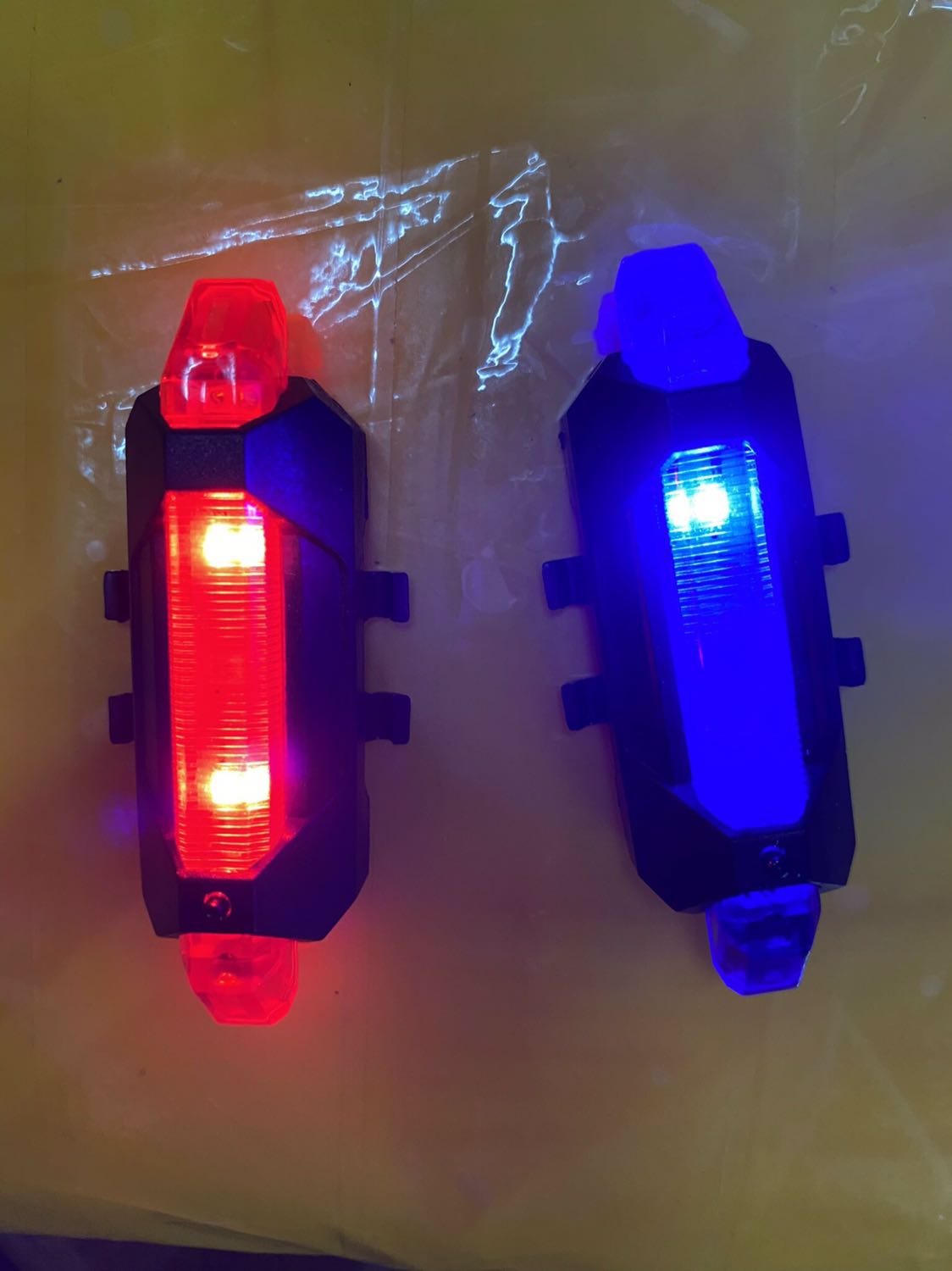 Shop ghi chú cẩn thận sợ khách ko biết cách sử dụng. Có cải thiện bao bì so với trc. +10 điểm. Đèn sáng đẹp rõ ổn áp