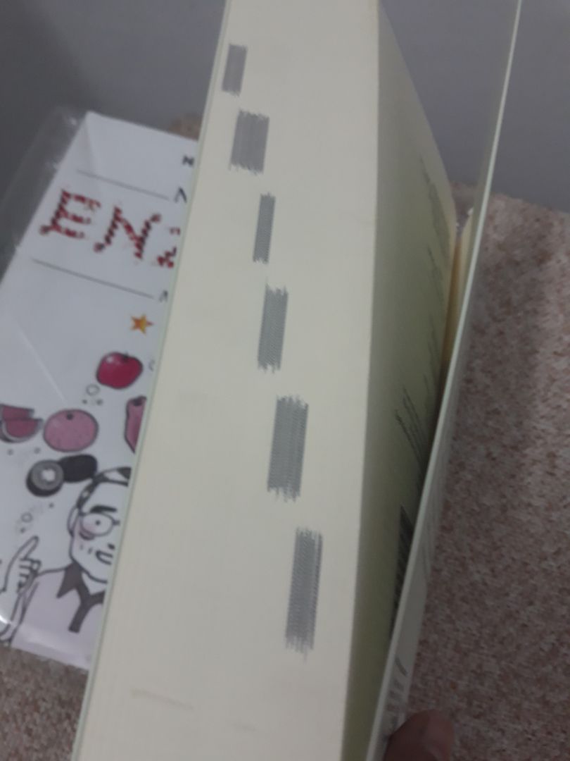 Sách dày, cầm chắc tay, mới xem qua vài trang đầu thấy cách viết dễ hiểu, gần gũi. Bìa đẹp quá, mùa dịch này mình đặt một số cuốn sách về sức khỏe, y học để tăng cường kiến thức để hiểu đúng, để bảo vệ bản thân và gia đình. Hài lòng về mọi mặt cả chất lượng và dịch vụ.