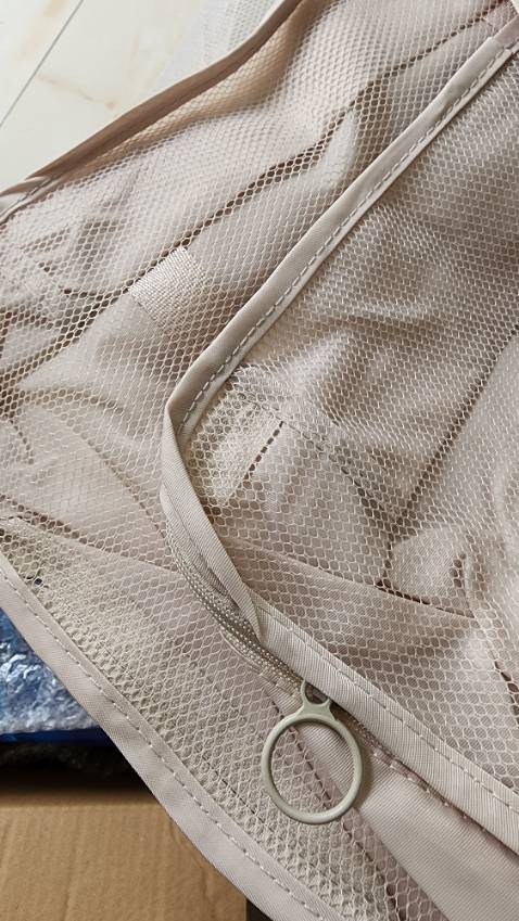 Giao hàng nhanh, đóng gói cẩn thận. Sản phẩm đẹp, nhẹ, gọn và không thấm nước. Nên mua !!!