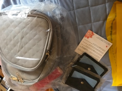 Đường may balo đẹp nhưng shop cho quá ít giấy bên trong, khi giao hàng bị đè nên làm mất form dáng. Mong lần sau shop cho nhiều giấy để ko bị đè mất form.