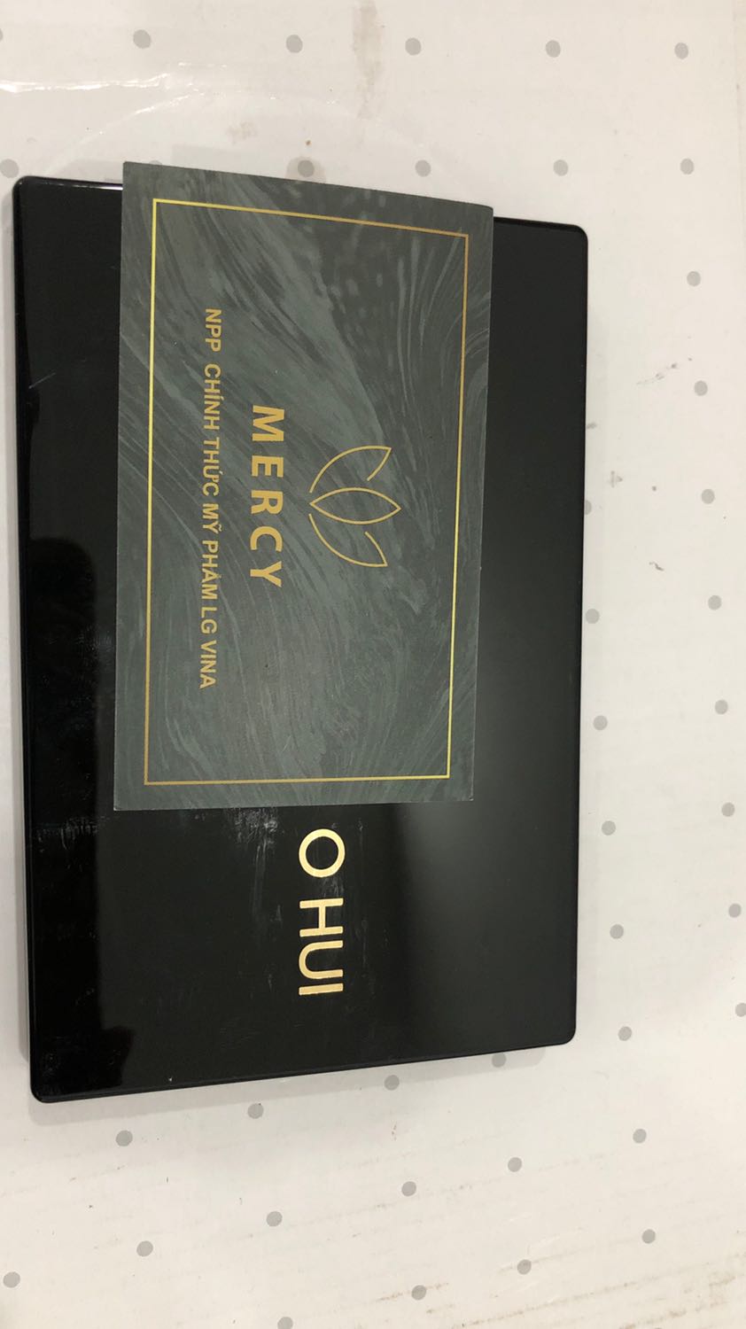 Sp được đóng gói kỉ 
Chất son mịn, lên màu đẹp, giữ ẩm cho môi tốt thích hợp cho cô nàng công sở phải làm việc trong môi trường máy lạnh sử dụng sp sẻ ko bị khô môi! 
Thanks!