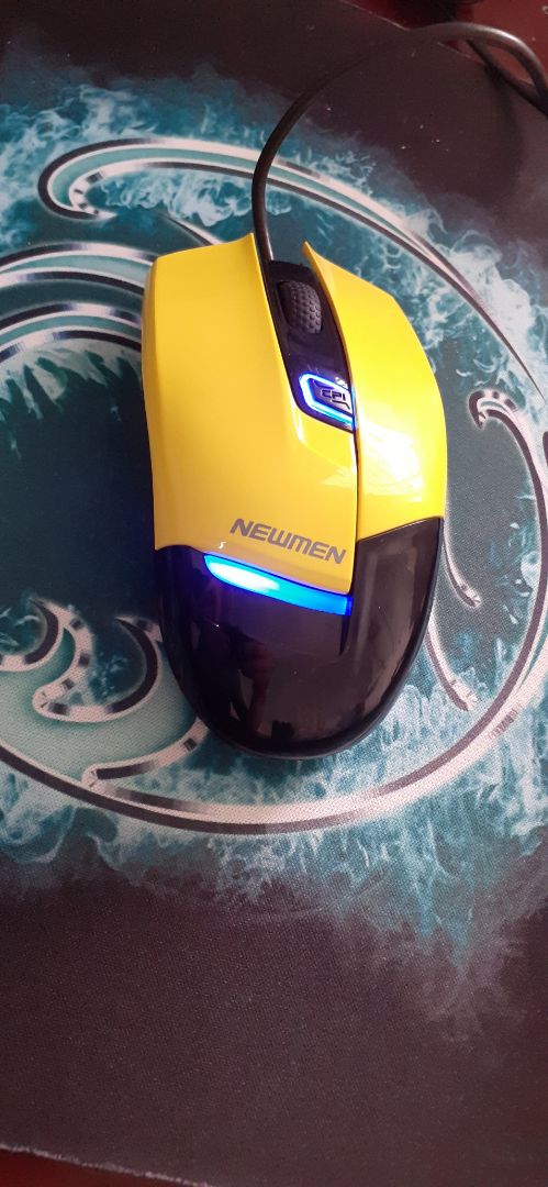 xài mượt nhẹ phù hợp tay mình, giao hàng bao nhanh, chỉ có tiếng click chuột hơi lớn 2 bên ko đều tí thôi :v nhưg vẫn ưng xài mượt nhẹ phù hợp tay mình, giao hàng bao nhanh, chỉ có tiếng click chuột hơi lớn 2 bên ko đều tí thôi :v nhưg vẫn ưng