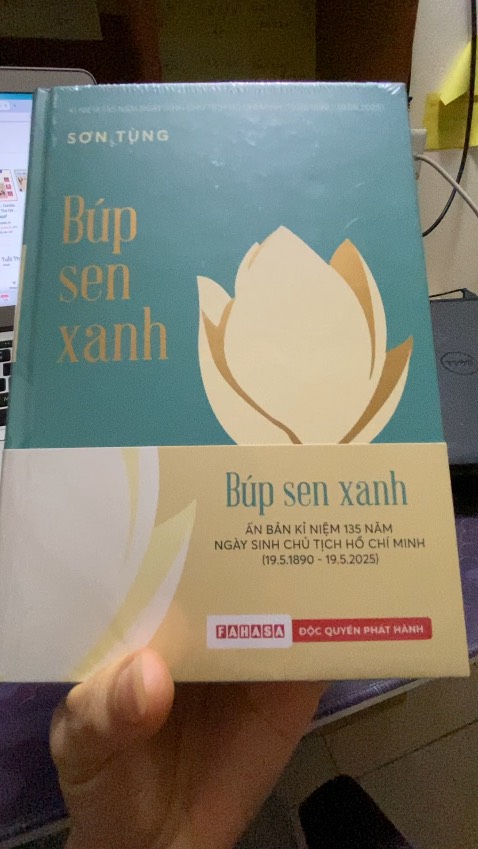 Đã đọc bản thường rồi nên giờ mua bản đặc biệt làm kỷ niệm. Vì nó quá hay, và ấn bản lần này đẹp quá, ko mua ko được 🥰