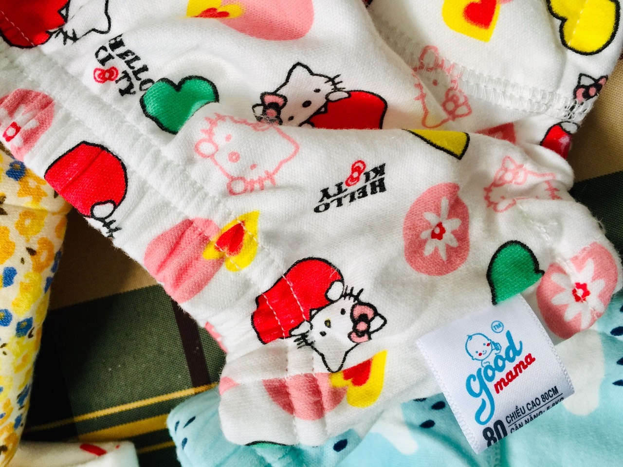 MUA COMBO 6, GIAO 6 MẪU DỄ THƯƠNG LẮM LUÔN , VẢI MỊN MÁT, QUẦN DÀY DẶN, HÀNG THƯƠNG HIỆU HẲN HOI .TÓM LẠI LÀ RẤT HÀI LÒNG.
 CÁM ƠN SHOP SẼ ỦNG HỘ TIẾP.