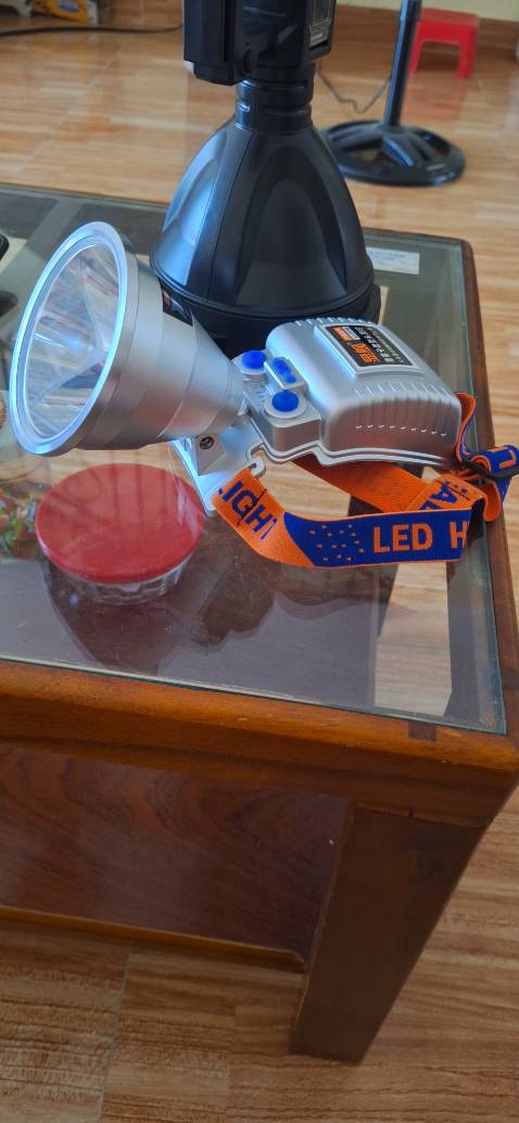 ánh sáng tốt, pin khá ổn, góc sáng rộng