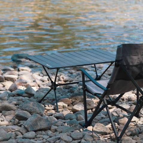 Bàn đẹp, chắc chắn. Shop đóng gói cực kì kĩ, shop khánh hòa nhưng giao vô sài gòn củng rất nhanh 1 ngày là tới.