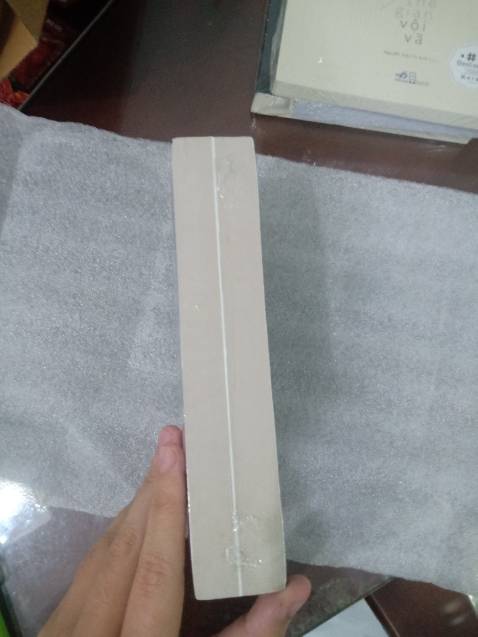 Mình luôn dành lời khen cho Fahasa, sách luôn chất lượng (thậm chí còn màn seal rất đẹp), đóng gói rất kỹ lưỡng và ship phải nói là thần tốc!