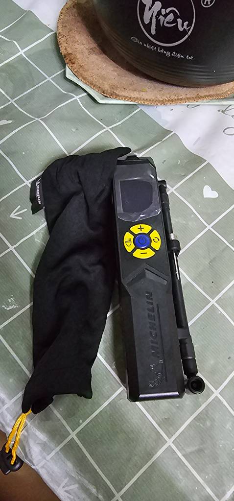 Hàng rất ok, chi tiết trên thân bơm rất sắc xảo,  chưa bơm thử bánh mô tô ra sao. Dùng thời gian đánh giá tiếp cho shop 5 sao luôn Hàng rất ok, chi tiết trên thân bơm rất sắc xảo,  chưa bơm thử bánh mô tô ra sao. Dùng thời gian đánh giá tiếp cho shop 5 sao luôn