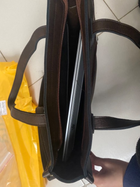 Túi chắc chắn, khá rộng, đựng vừa laptop HP 14 inch