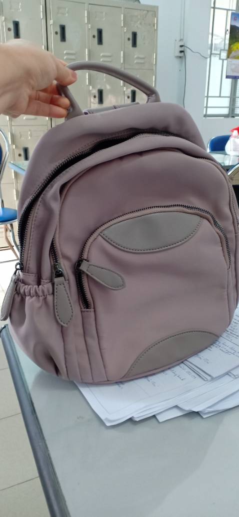 Ba lô có nhiều ngăn, đường may chắc chắn. Chất lượng sản phẩm xứng đáng với giá tiền 🥰