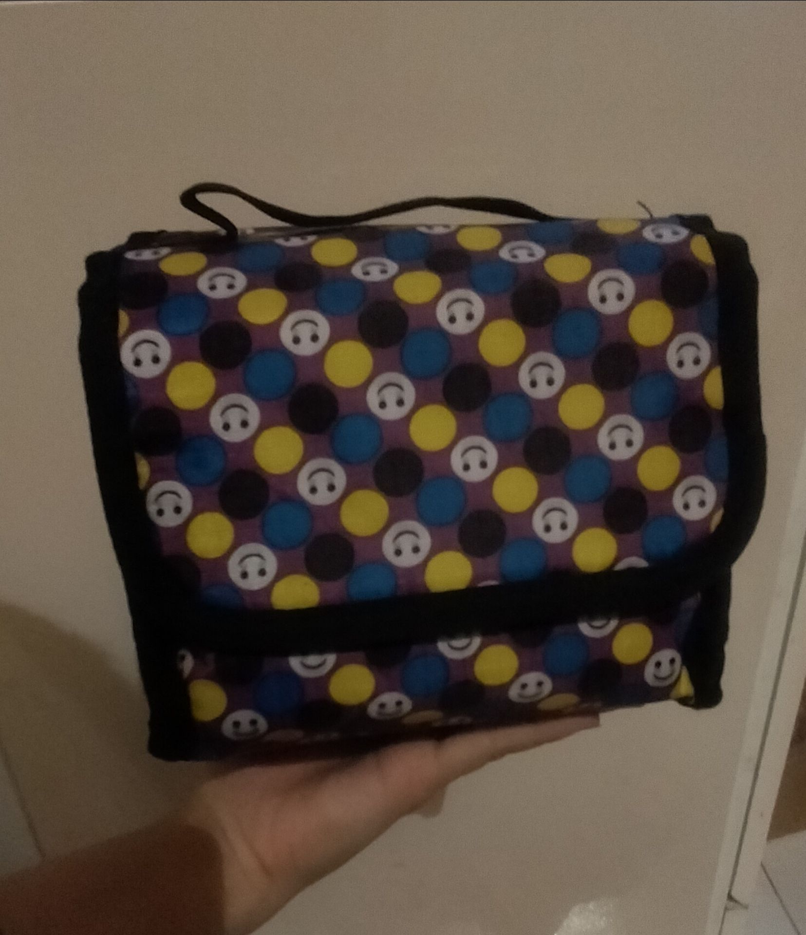 Hộp nhỏ gọn, xinh xắn. Ai ăn nhiều cơm thì nên mua loại lớn hơn nha.