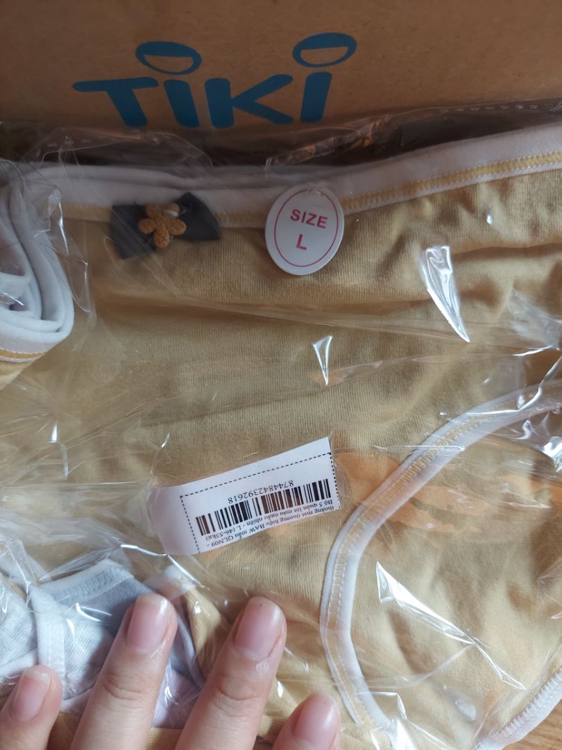 hàng oki nhưng giao nhầm size L cho mình rồi. tặng 4 sao cho shop nha, giao hàng nhanh, chất lượng ổn. covid này nhà mình k cho gửi nên lười gửi lại shop, sẽ ủng hộ lần sau, hy vọng cẩn thận hơn hàng oki nhưng giao nhầm size L cho mình rồi. tặng 4 sao cho shop nha, giao hàng nhanh, chất lượng ổn. covid này nhà mình k cho gửi nên lười gửi lại shop, sẽ ủng hộ lần sau, hy vọng cẩn thận hơn