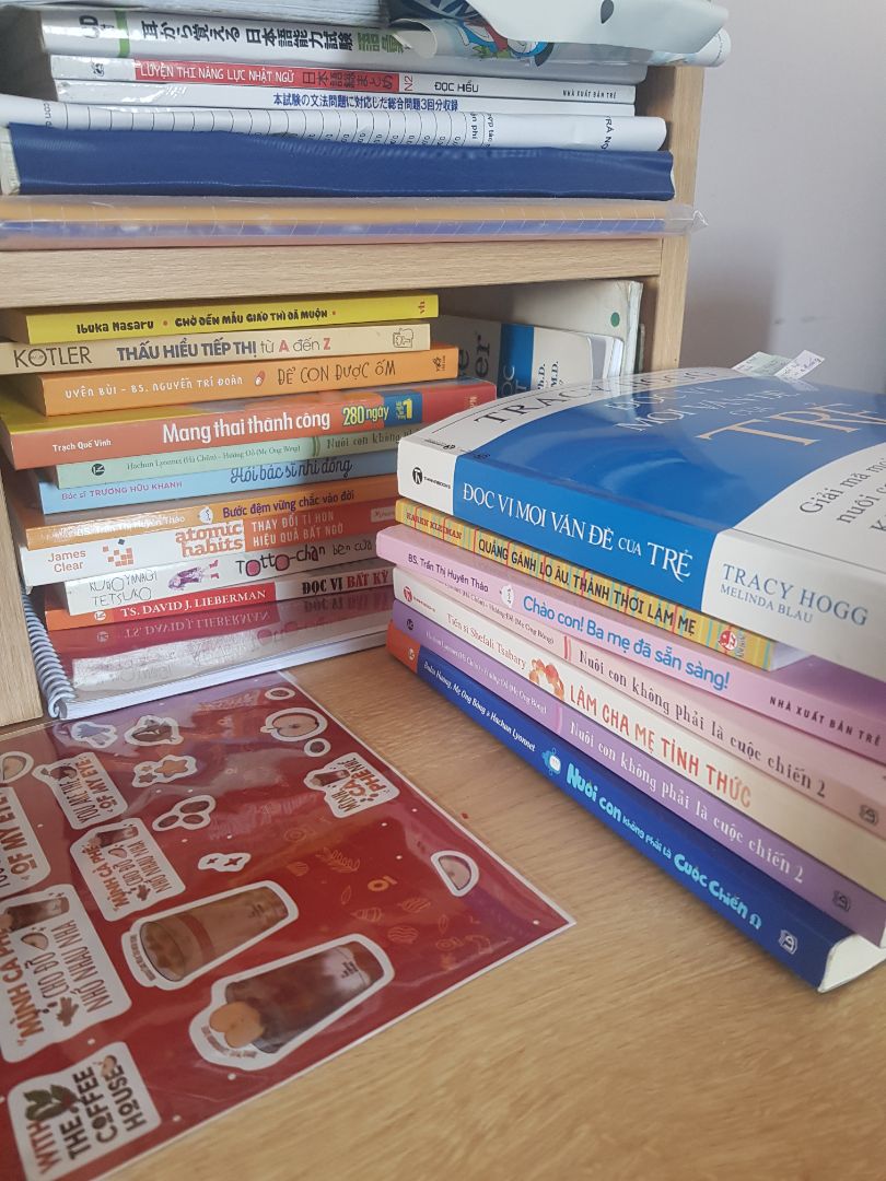 mua sp dc sale nhìu, tiki giao rất nhanh, sp có nhiều tranh vẽ, các chủ đề cũng khá phù hợp vs mẹ bầu mẹ sau sinh, nếu lướt qua thì hỗ trợ giải quyết các vấn đề tiêu cực nên nhìn chug sẽ thấy làm mẹ toàn những câu chuyện rất nhức đầu