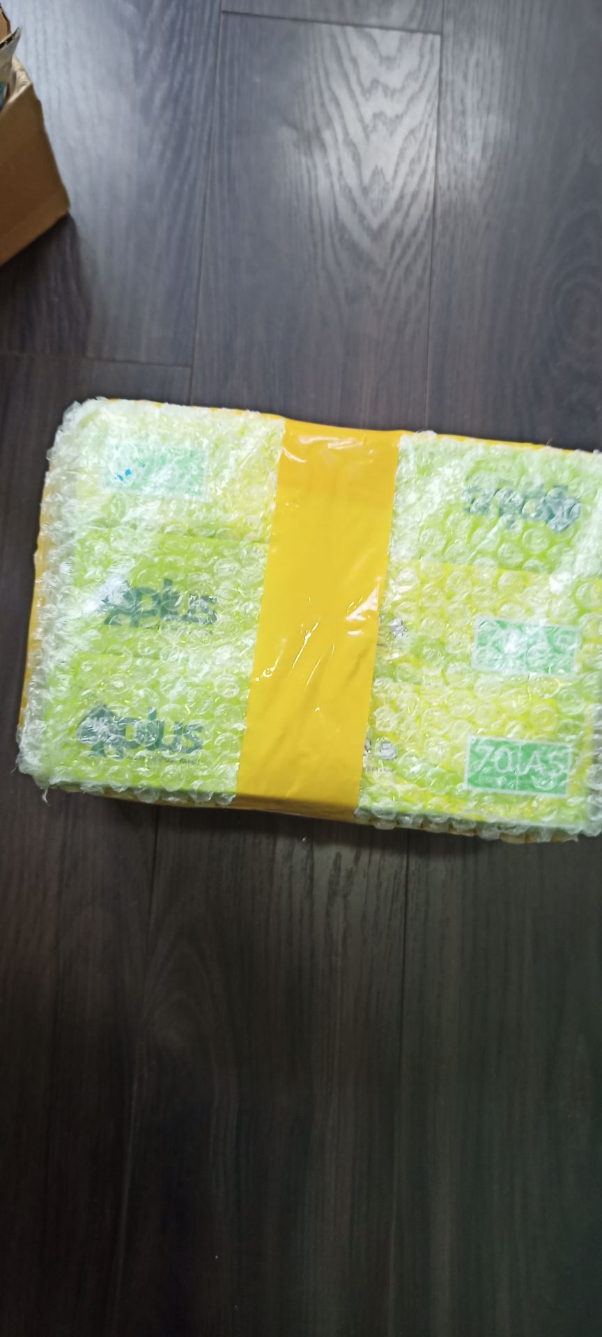 Cảm ơn shop giao hàng nhanh, đóng gói cẩn thận , giấy đẹp, láng mịn in ko bị kẹt giấy, sản phẩm tốt y như quảng cáo sẽ tiếp tục ủng hộ shop