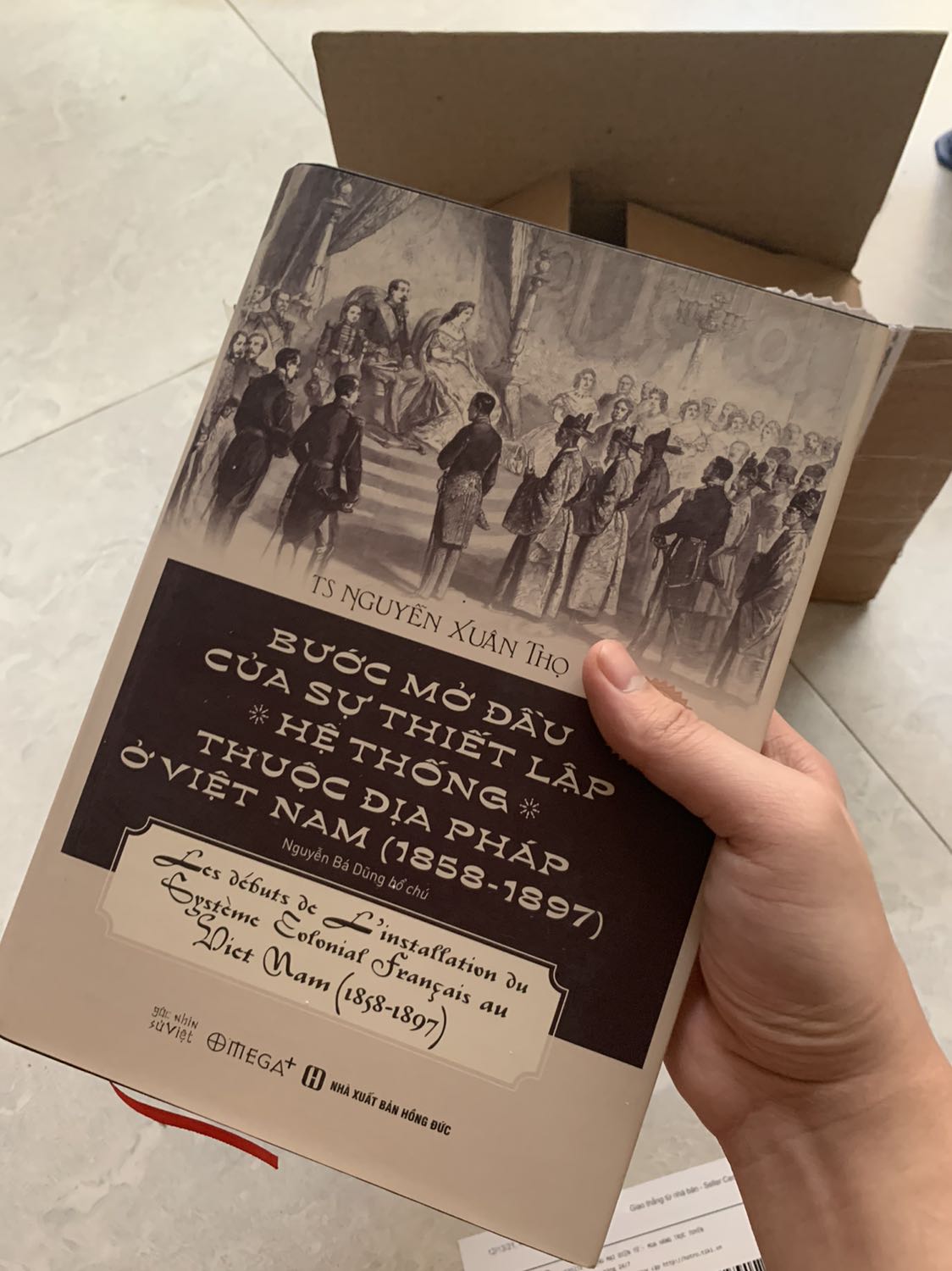 Sách được đóng gói cẩn thận, giao nhanh. Mình thích cả card cảm ơn từ phía Alphabooks.