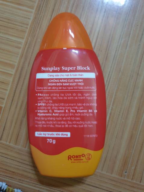 Chỉ số chống nắng cao, bám trên da lâu, với da mình thì ko kích ứng. Tuy nhiên sản phẩm chống nước nên khi tắm mọi người nhớ tắm sạch nhé nếu ko là nổi mụn... Đây là ý kiến cá nhân của mình.