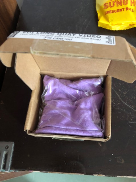 Thánh họ làm ăn bát nháo đặt găng tay màu xám đi gửi màu tím. Tao là đàn ông chứ đàn bà đâu mà m gửi màu tím :v