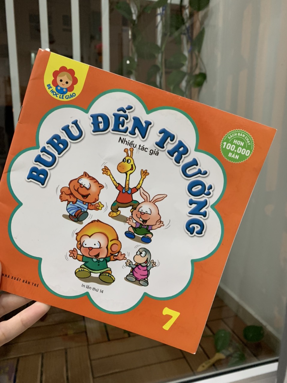 Bé mình mới đi học nên tìm mấy quyển sách về trường học khơi gợi hứng thú, quyển này nội dung hay, ảnh minh hoạ cũng dễ thương nữa.