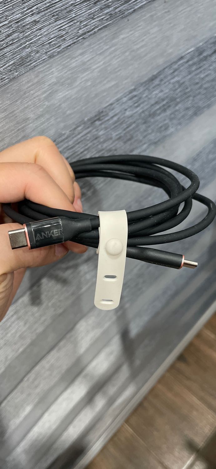 Hộp nguyên seal. Cáp to, dầy dặn nhưng rất mềm, đầy đủ mã vạch mã QR để check. Do trùng dịp nghỉ lễ nên hàng ship hơi chậm, tuy nhiên đáng để chờ vì không nhiều shop có cáp này màu đen, và giá lại hợp lý. Cảm ơn shop!