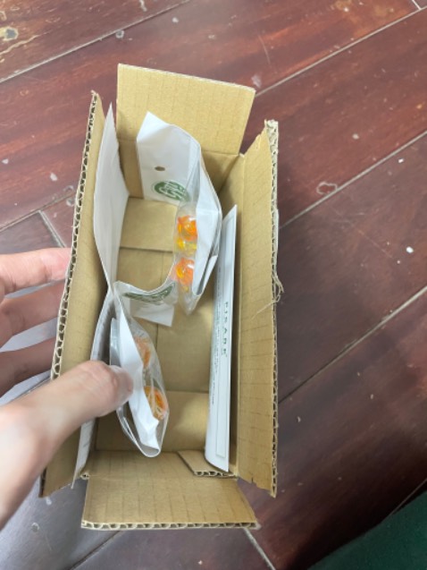 Mua sữa dưỡng thể 400ml gửi cho mình cái hộp nhẹ tênh, mở ra là mấy viên dưỡng tóc gì đó nhìn muốn ngất. Lần đầu tiên mua hàng thấy trường hợp này, quá tệ. Để nghị Shop gấp rút gửi đơn đúng cho khách hàng.
Cập nhật: Shop nhiều đơn bị sót đã liên hệ để gửi bổ sung lại cho mình.