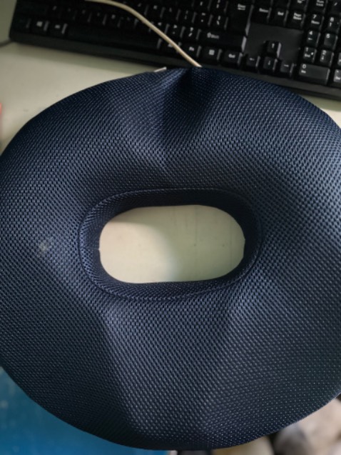 Giao hàng cực kì nhanh, đặt hàng lúc 16.29p ngày *** hôm sau giao lúc 3h30. Cảm nhận đầu tiên là ghế đẹp, ngồi rất êm, thoáng khí. Còn về độ bền thì để thời gian xài mới biết. 5 sao