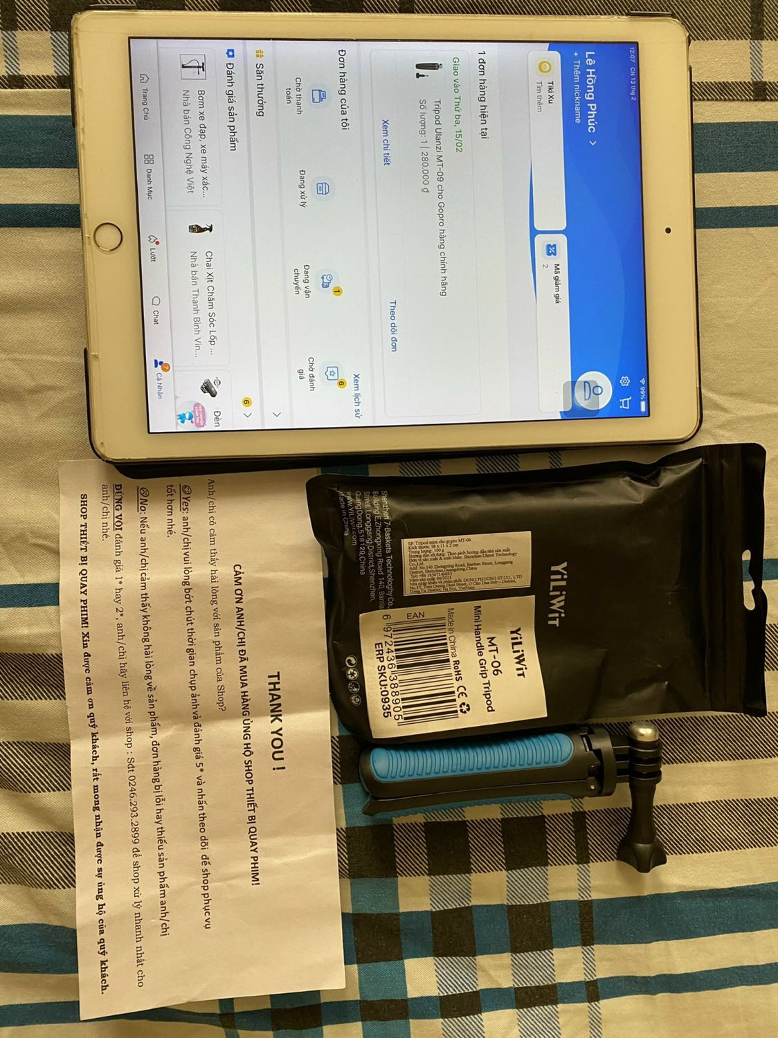 Tôi đặt mua sản phẩm Tripod Ulanzi MT-09 cho Go Pro, nhưng khi nhận hàng thì bên giao hàng lại giao sản phẩm không đúng như đơn đặt hàng ( giao nhầm sản phẩm YiLiWir MT-06 ). Đề nghị Tiki đổi lại sản phẩm theo đúng như đơn đặt hàng của tôi. Cảm ơn Tiki hỗ trợ.