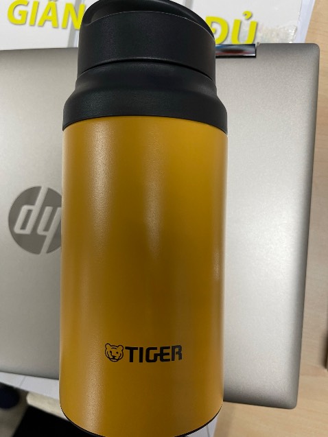 Bình Tiger thì thôi khỏi bàn đến chất lượng. Màu sắc bình này quá đẹp luôn. Bình nhẹ lắm. Nút vặn có móc treo, quá tiện khi di chuyển bằng xe máy. Cực kỳ hài lòng luôn!