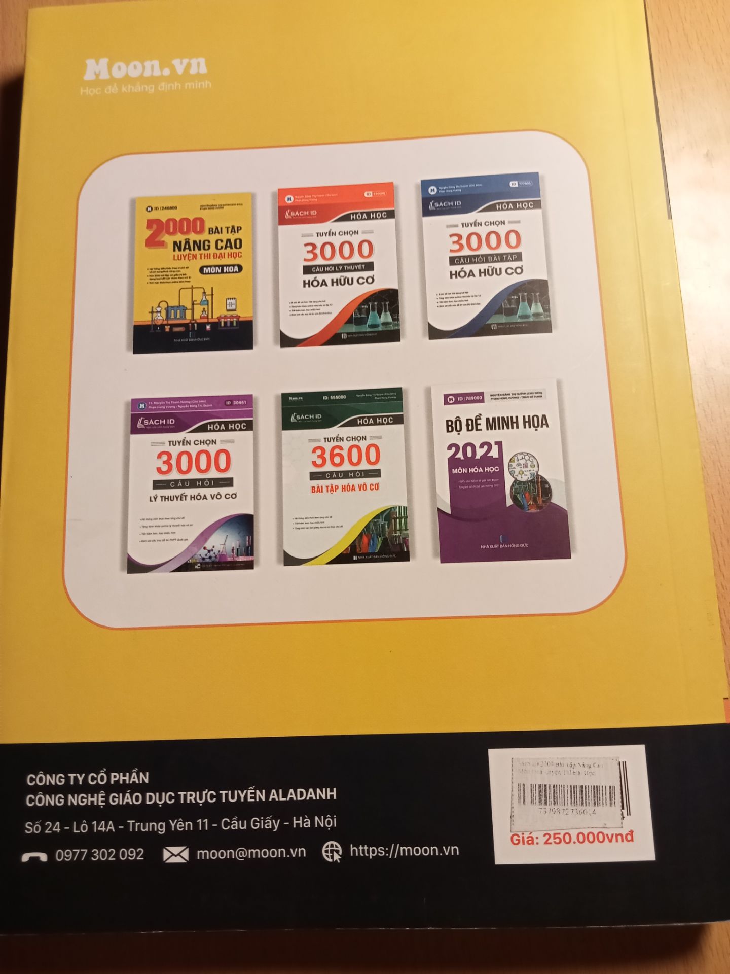 giáo hàng nhanh, sách đẹp, không bị lỗi chữ lỗi phông, chất lượng giấy ổn, sách hay cho những bạn có mục tiêu từ 8+ trở lên, cân nhắc trước khi mua nhé