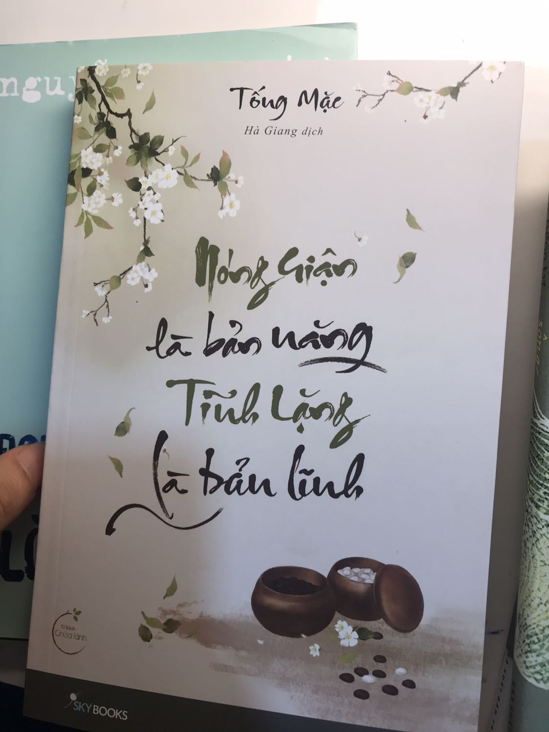 Hầu hết sách của mình đều mua của Tiki Trading, vì shop có rất nhiều đầu sách, giá cả cũng phải chăng
Tuy nhiên, mình chưa hài lòng lắm với cách đóng gói sản phẩm của shop, gáy và viền sách hầu như đều bị gãy và nhăn
Hy vọng trong tương lai gần Tiki Trading sẽ cải thiện quy trình đóng gói sản phẩm, giúp bảo quản sách đẹp hơn