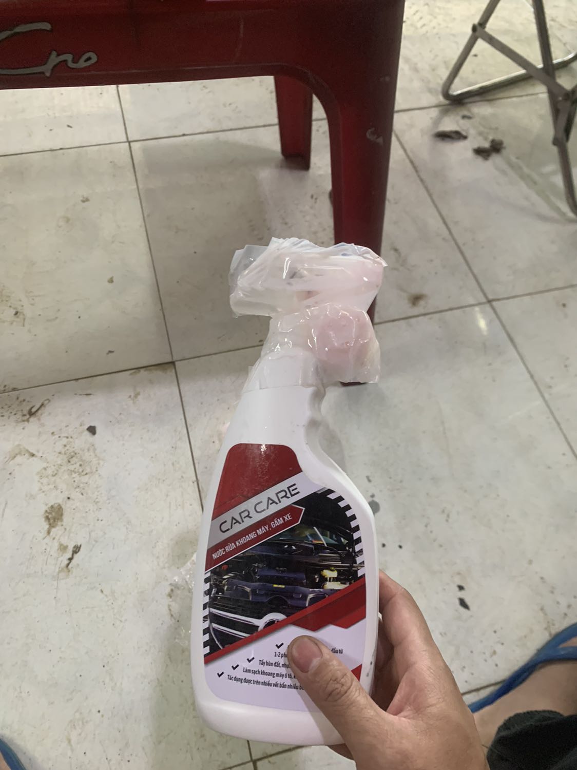 Nhận được hàng sau một thời gian chờ đợi. Nhưng dung dịch chảy hết, vận chuyển quá sơ xài