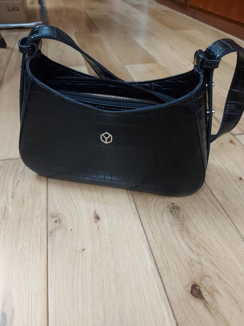 Đặt màu trắng thì lại giao màu đen, thế lại dùng màu đen chứ biết nàm thao giờ