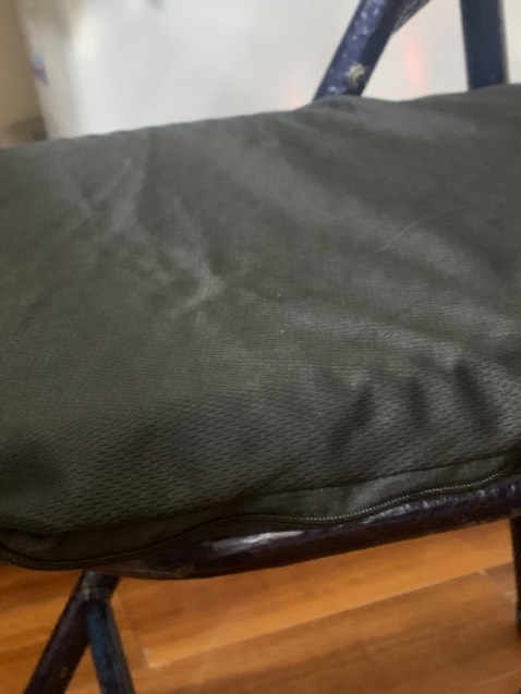 Gối êm. Vừa vặn. Giao hàng rất nhanh. Thoáng, ko bị hầm nóng