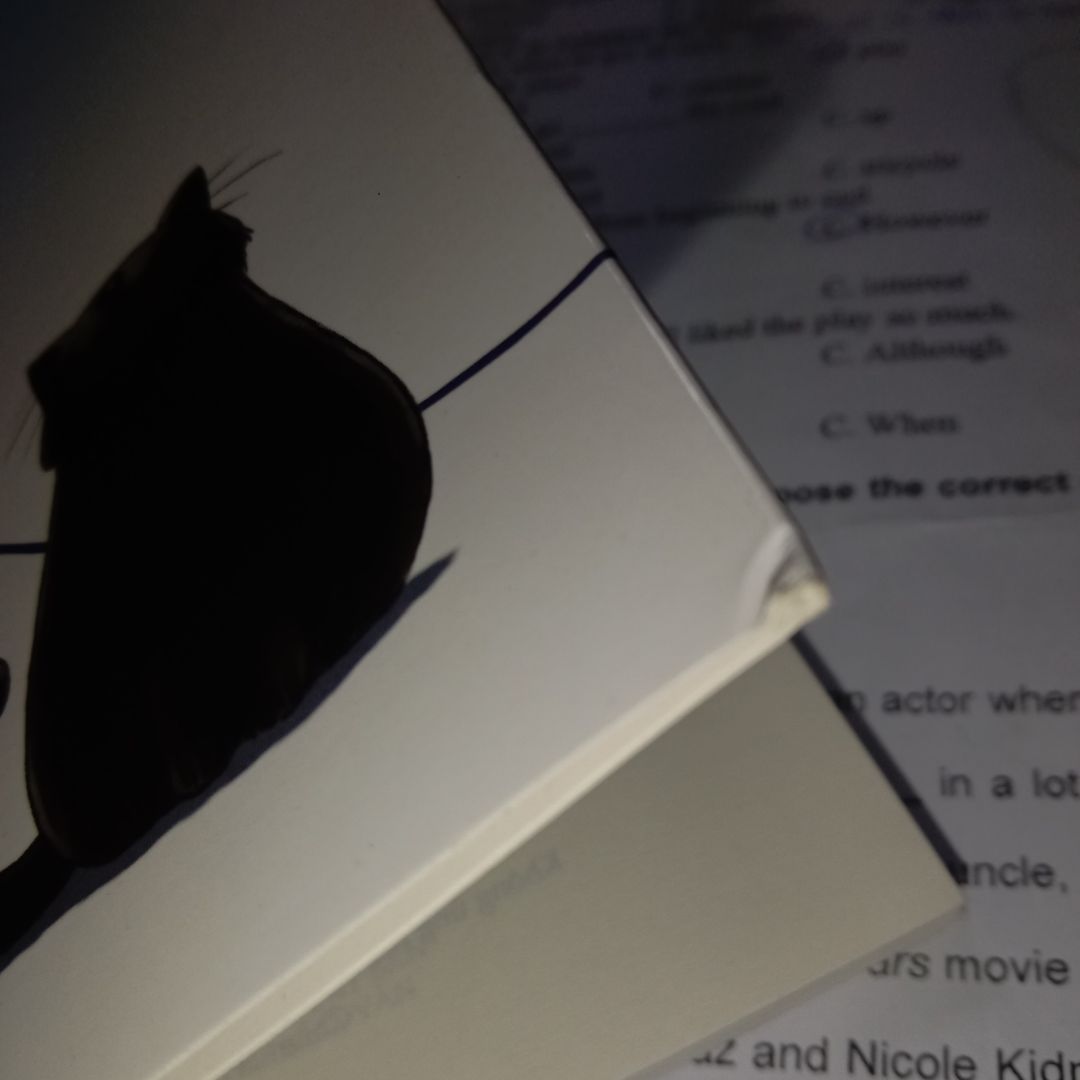 giao hàng nhanh nhưng mà đóng gói không có bọc kính và bọc chống sốc nhưng cũng chấp nhận được. sách bìa cứng có hình minh họa nên rất cuốn hút. mới đọc vài trang sẽ cảm thấy khó hiểu nhưng về sau thì nội dung rất lôi cuốn. 4/5*