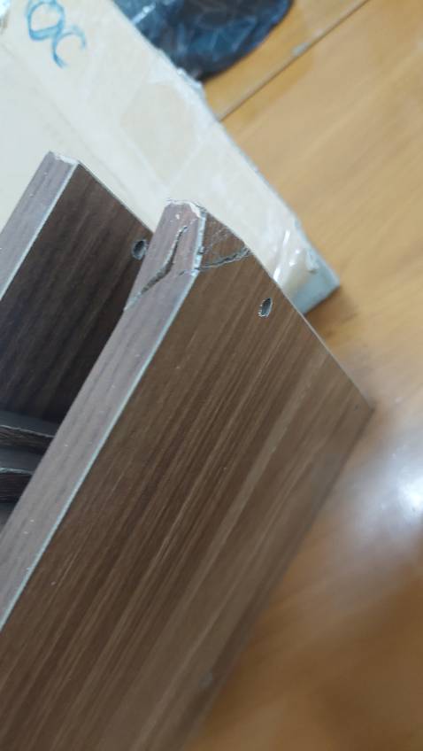 Hàng bị hư hỏng, khó lắp ráp. Thật khó khi nhận xét. Mình hay mua hàng nhưng 2 lần nhận hàng thấy quá tệ. Do không phải hàng đắt tiền nên vẫn nhận Hàng bị hư hỏng, khó lắp ráp. Thật khó khi nhận xét. Mình hay mua hàng nhưng 2 lần nhận hàng thấy quá tệ. Do không phải hàng đắt tiền nên vẫn nhận