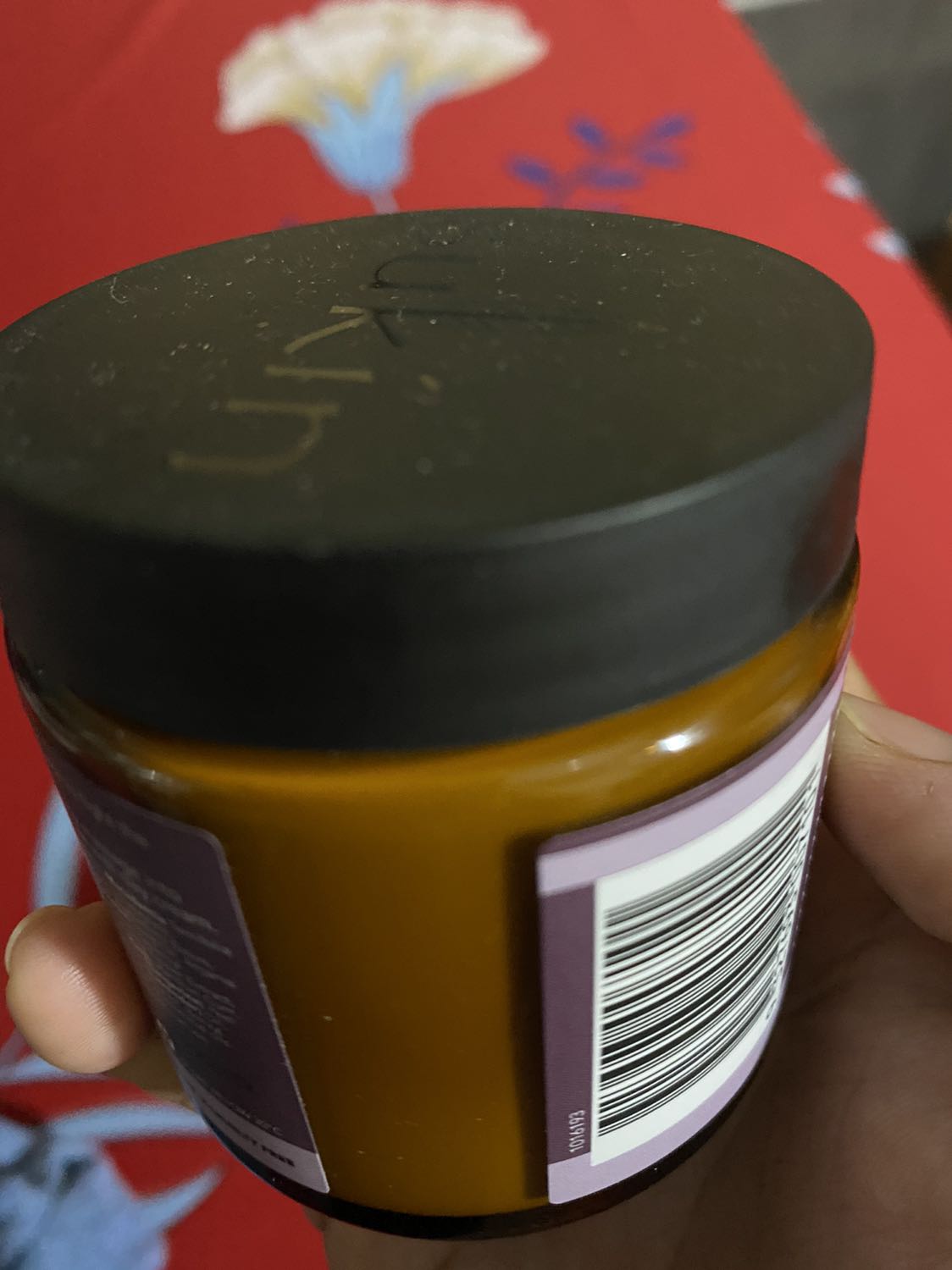 Lúc trước mua của shop bên ***. Nay qua tiki mua.nên auto 5*. Kem này lần đầu thử thấy thương ngọt hơn kem ăn nữa. Thoa + toner+ serum tầm xuân xong giống như thoa mật ông chanh lên mặt vậy . Nhưng sáng dậy không mịn không nhờn như lưc mới thoa nữa. Dùng thì nên đi ngủ tránh as xanh bởi lâu quá da thường bị đỏ sẫm màu nha. Giao hành nhanh. Sp nhìn hơi cũ bụi. Date xa , tốt