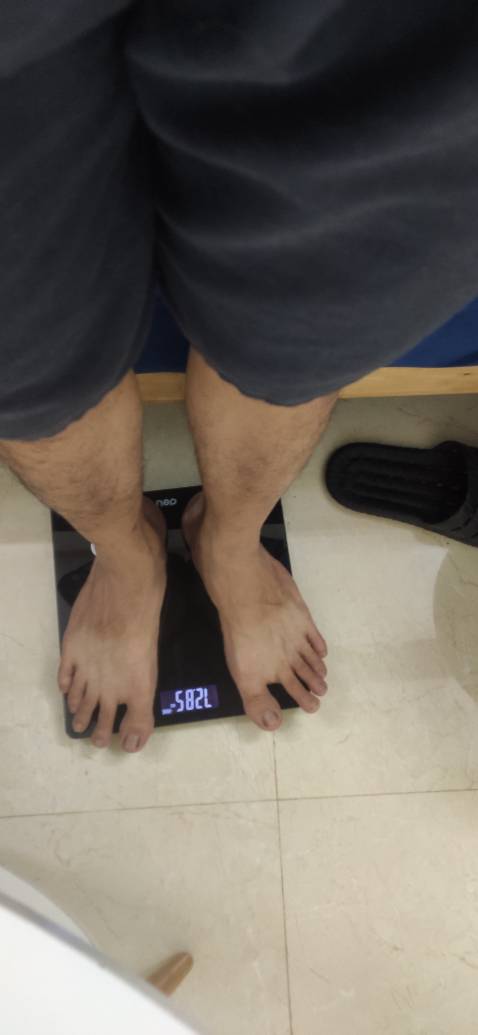 Cân hoạt động không ổn định lúc đúng lúc sai, được mấy hôm đầu thì bình thường, mình 73kg, lúc thì cân đúng, lúc thì lên 84 86kg!!!
