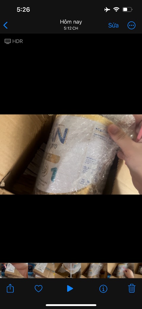 kiện đầu hàng có móp, nhưng Tiki đã rất nhiệt tình hỗ trợ mình đổi lại các hộp mới, còn tinh tế tách hẳn ra 3 kiện nhỏ, Tiki CSKH rất tốt, có tâm! rất đáng để ủng hộ