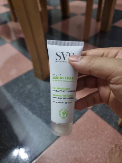 Sản phẩm dùng được cho da dầu, nhẹ nhàng không gây kích ứng, mùi hương mát dễ chịu