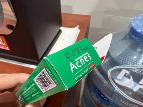 Chất lượng hơn mình tưởng tượng. Kem đặc dễ thoa, thấm vào da cũng nhanh. Mọi người nhớ giữ da sạch rồi hẵng bôi kem nha.