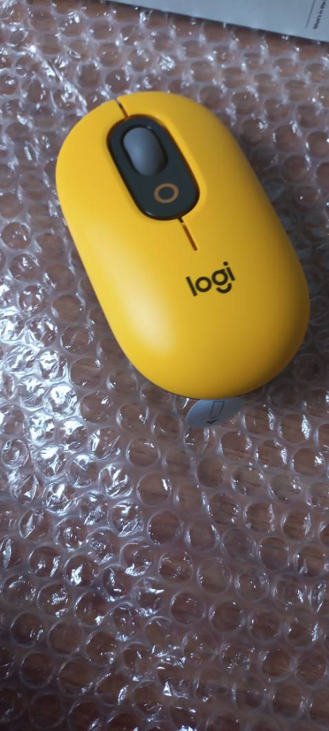 Di chuyển mượt, chuột đẹp xinh xỉu. Ko nghe tiếng