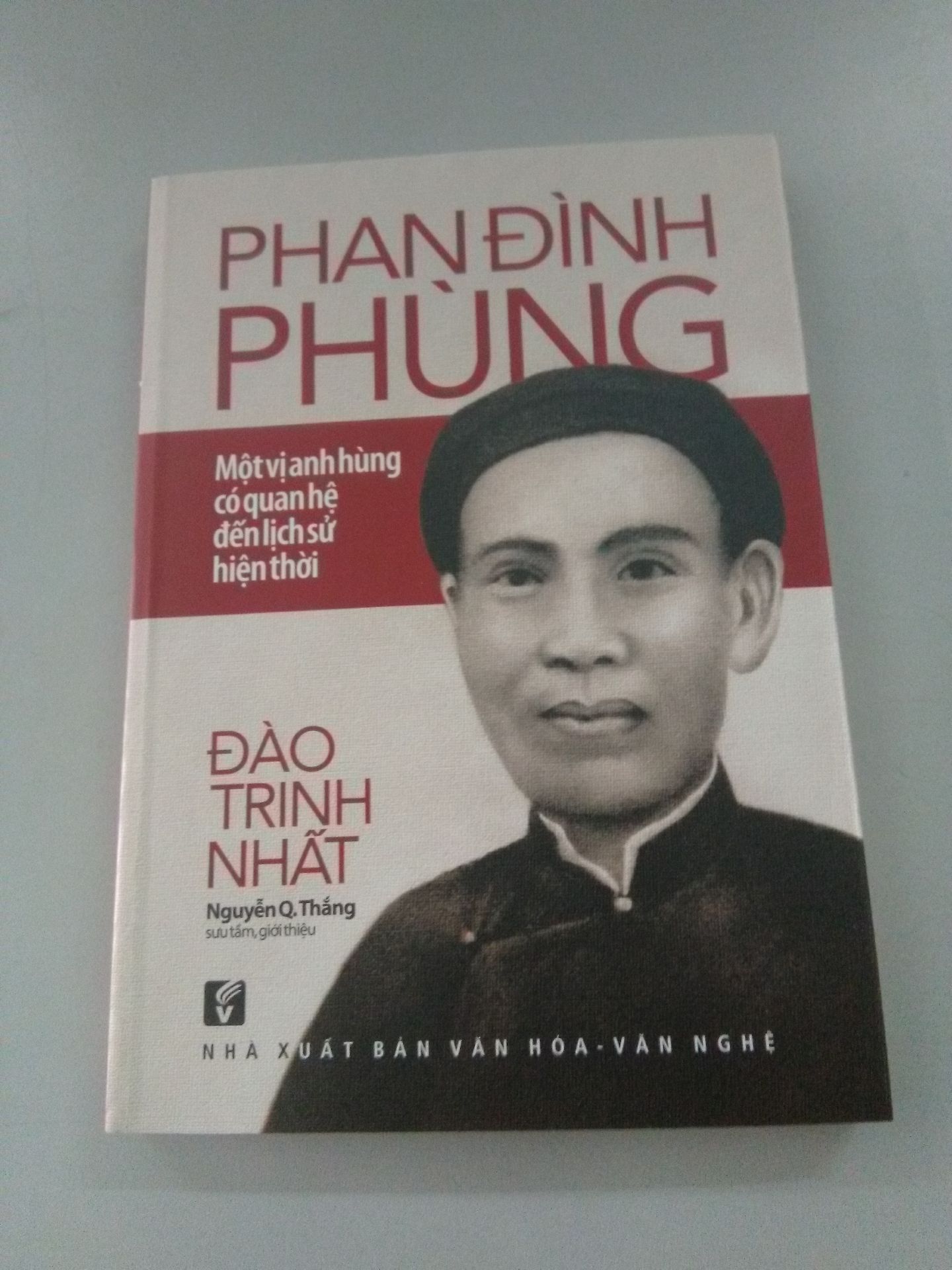 Đọc và suy ngẫm về cuộc đời của cụ cũng như về phong trào Cần Vương mà cụ đã theo đuổi đến hơi thở cuối cùng những bạn bè của mình.