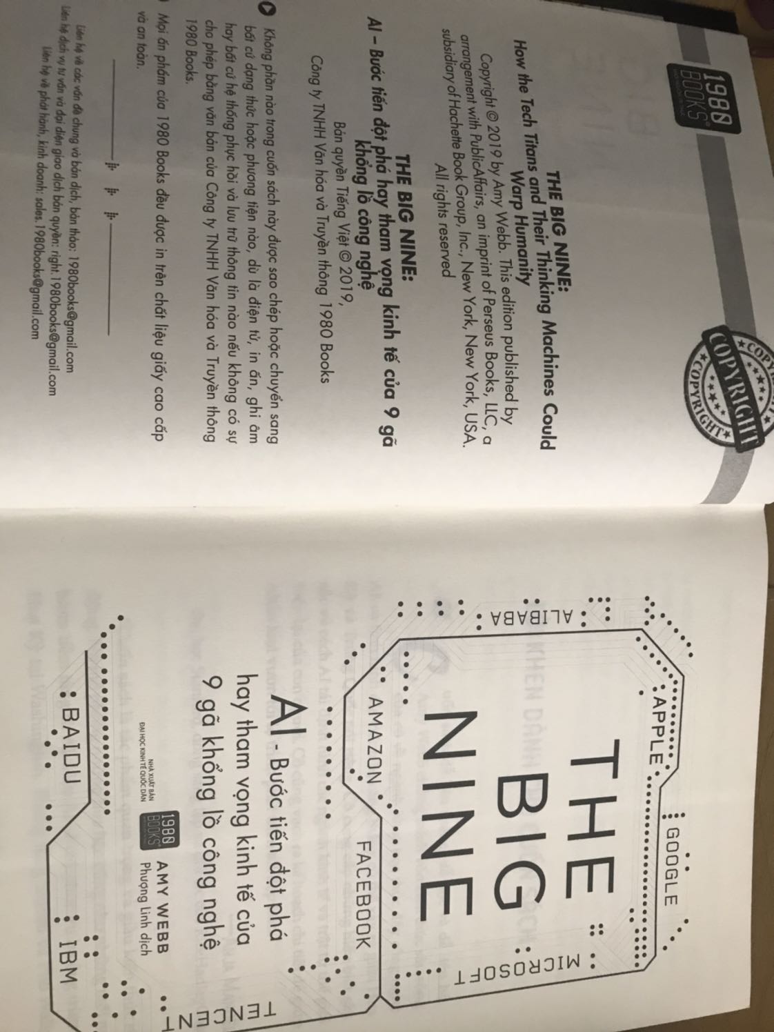 Bìa sách khá đẹp, giấy hơi vàng nhẹ dễ chịu cho mắt khi đọc. Sách có chú thích đầy đủ khi dẫn chứng, mình mới đọc vài trang nhưng thấy khá thú vị. Tiki giao hàng đúng thời gian, sách mois không bị vấn đề gì.